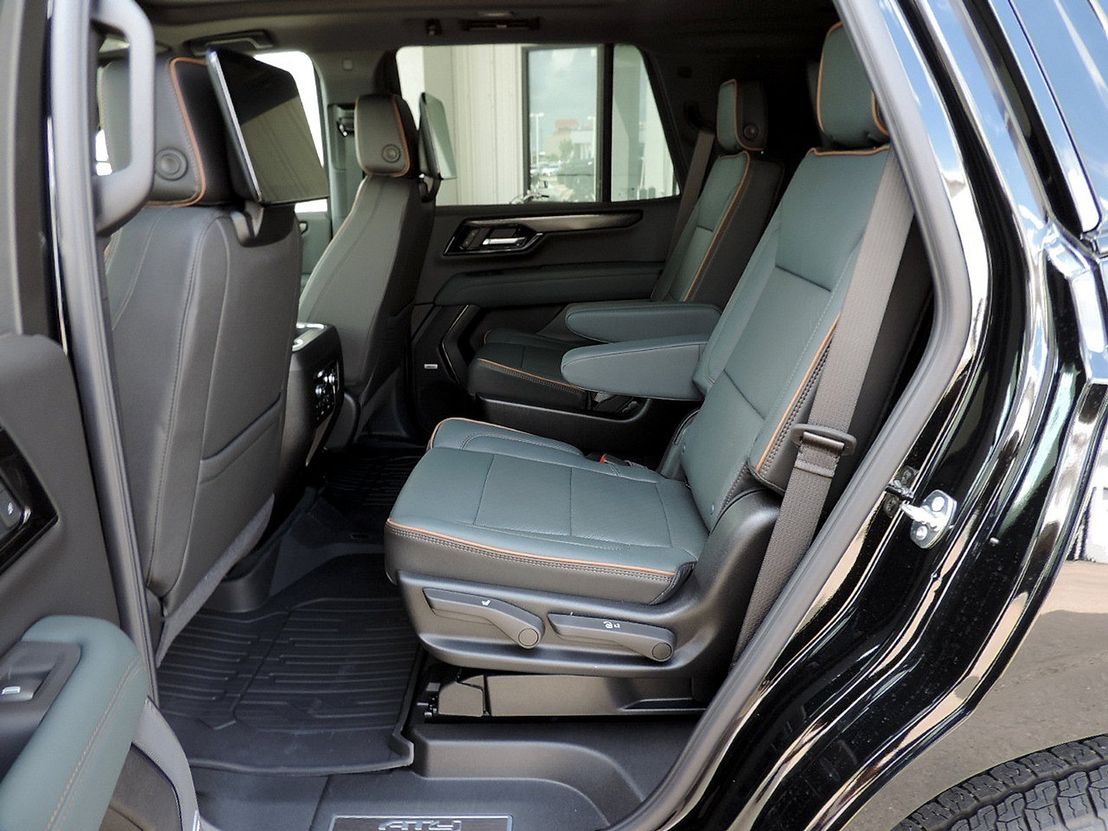 New 2026 GMC Yukon AT4 w/ AT4 Premium Plus Package AWD/4WD image 20