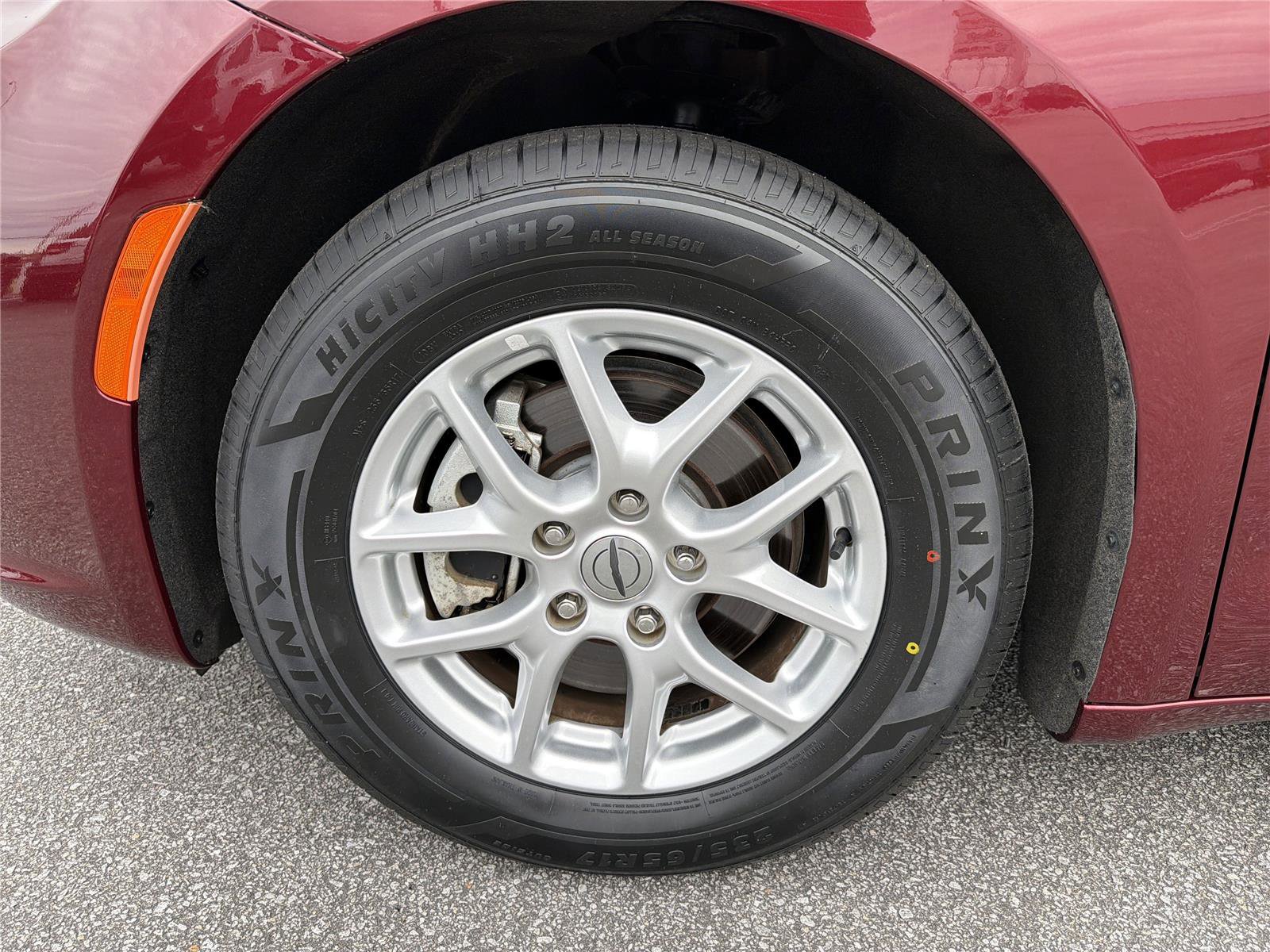 Used 2023 Chrysler Pacifica Touring-L FWD image 10