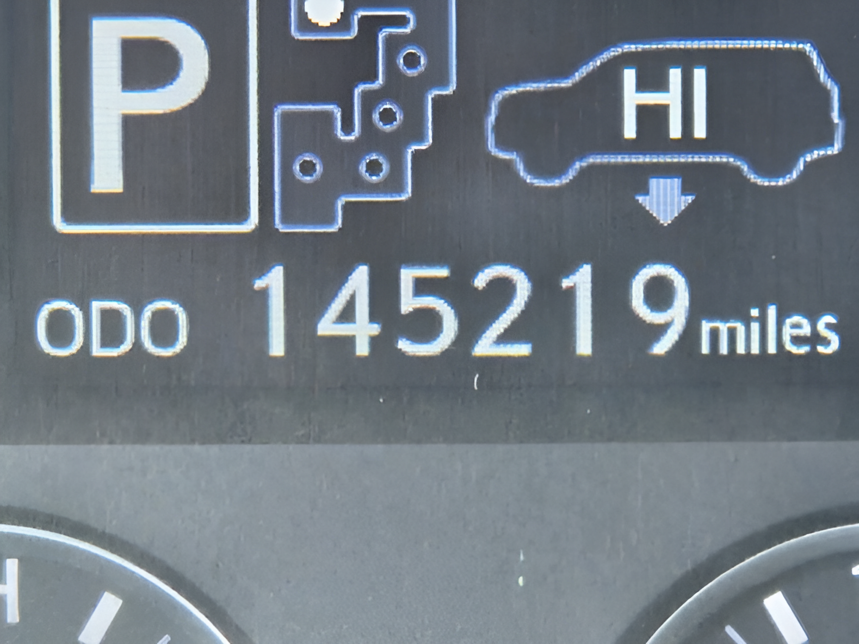 Used 2013 Lexus LX 570 4WD w/ Luxury Pkg image 24