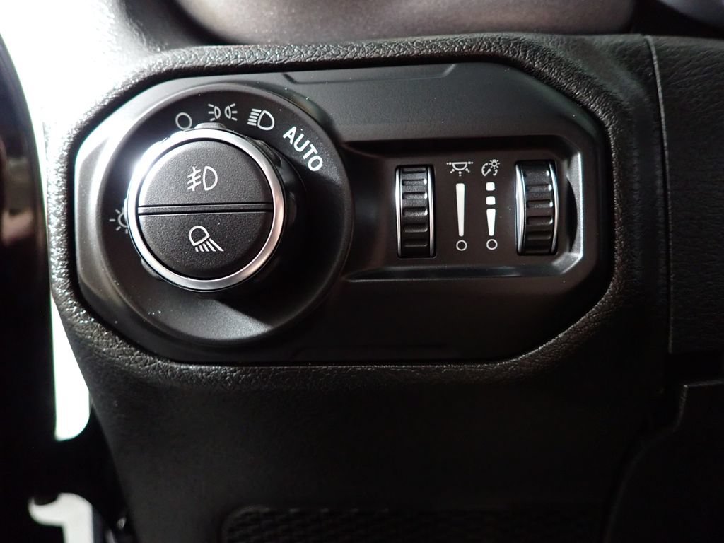 Used 2022 Jeep Gladiator Mojave w/ Cold Weather Group AWD/4WD image 23