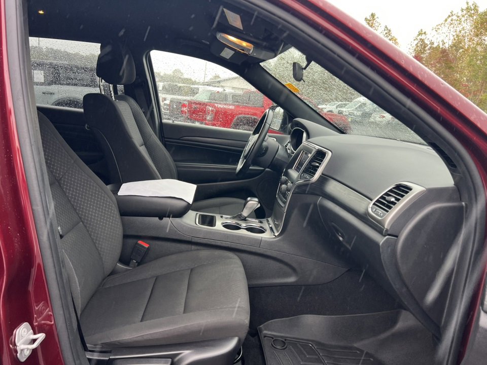 Used 2021 Jeep Grand Cherokee Laredo image 12