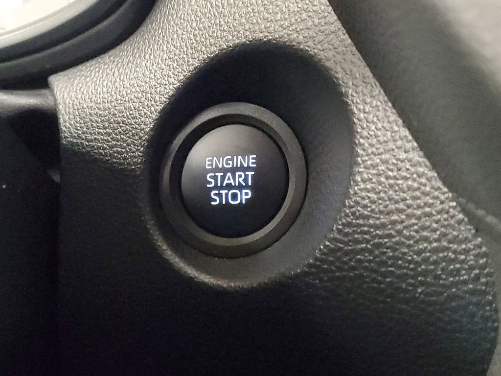 Used 2025 Toyota Corolla Cross LE image 29