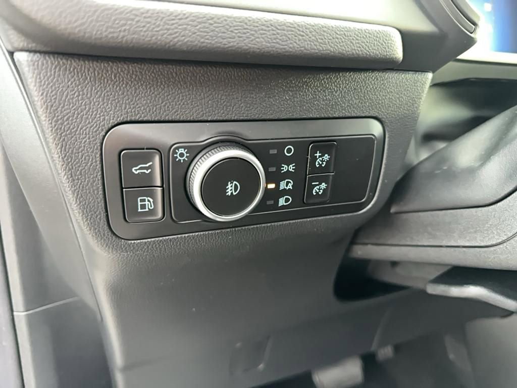 New 2025 Ford Escape SE image 15