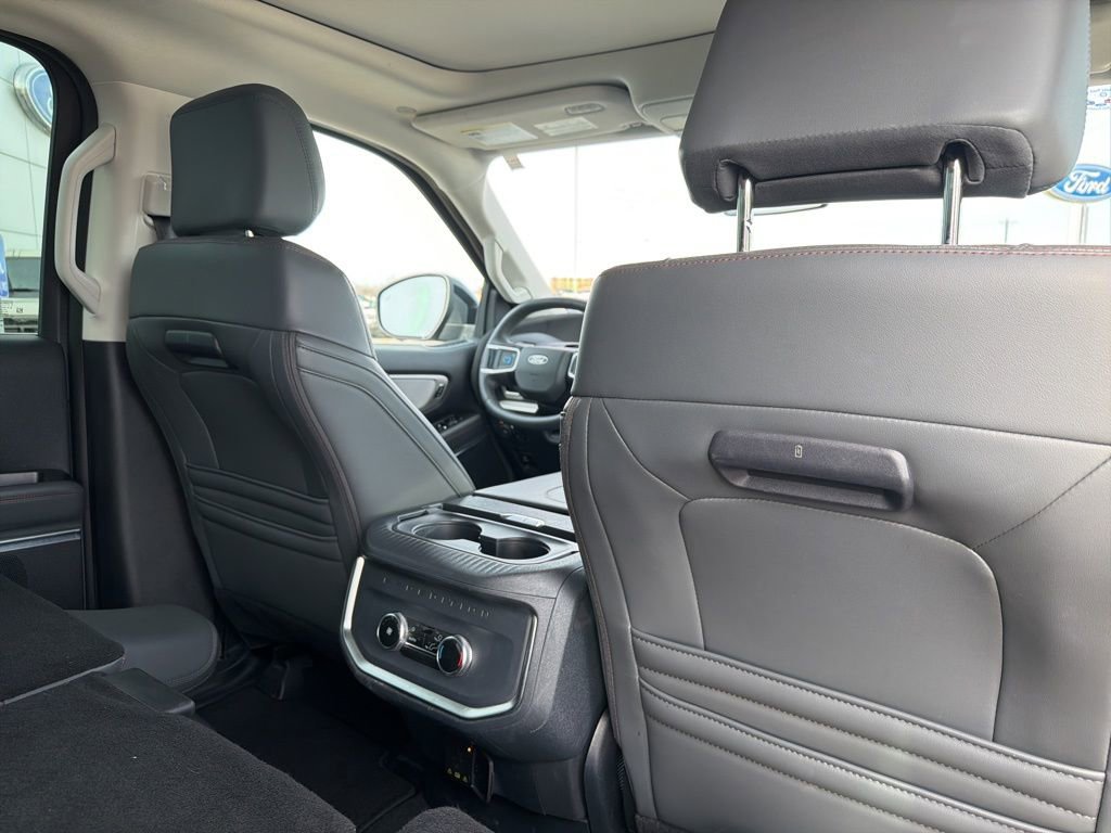Used 2025 Ford Expedition Max Active AWD/4WD image 32