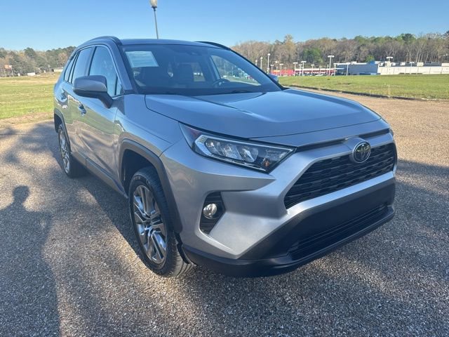 Used 2019 Toyota RAV4 XLE Premium image 2