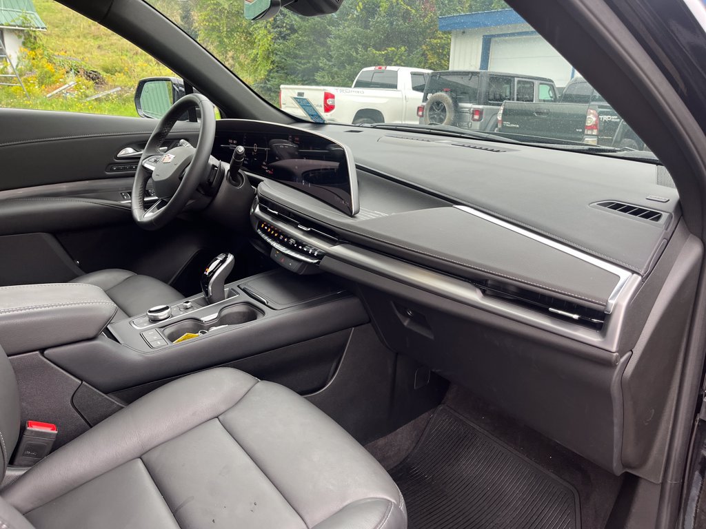 Used 2025 Cadillac XT4 Premium Luxury AWD/4WD image 28