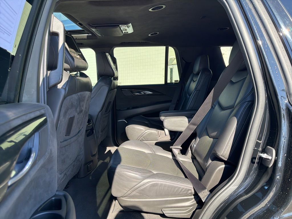 Used 2019 Cadillac Escalade Platinum w/ Escalade Sport Edition AWD/4WD image 23