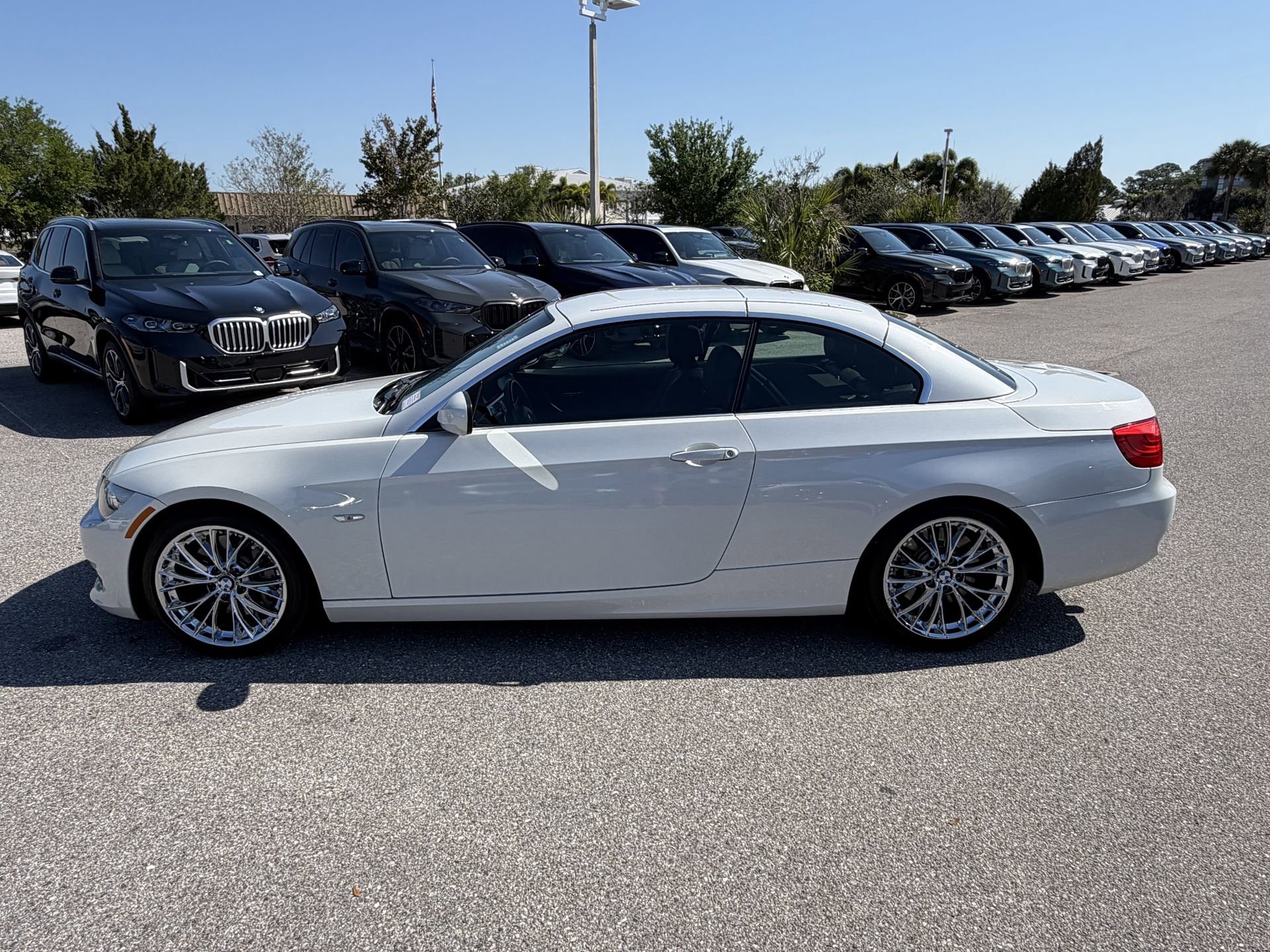 Used 2011 BMW 335i Convertible image 8