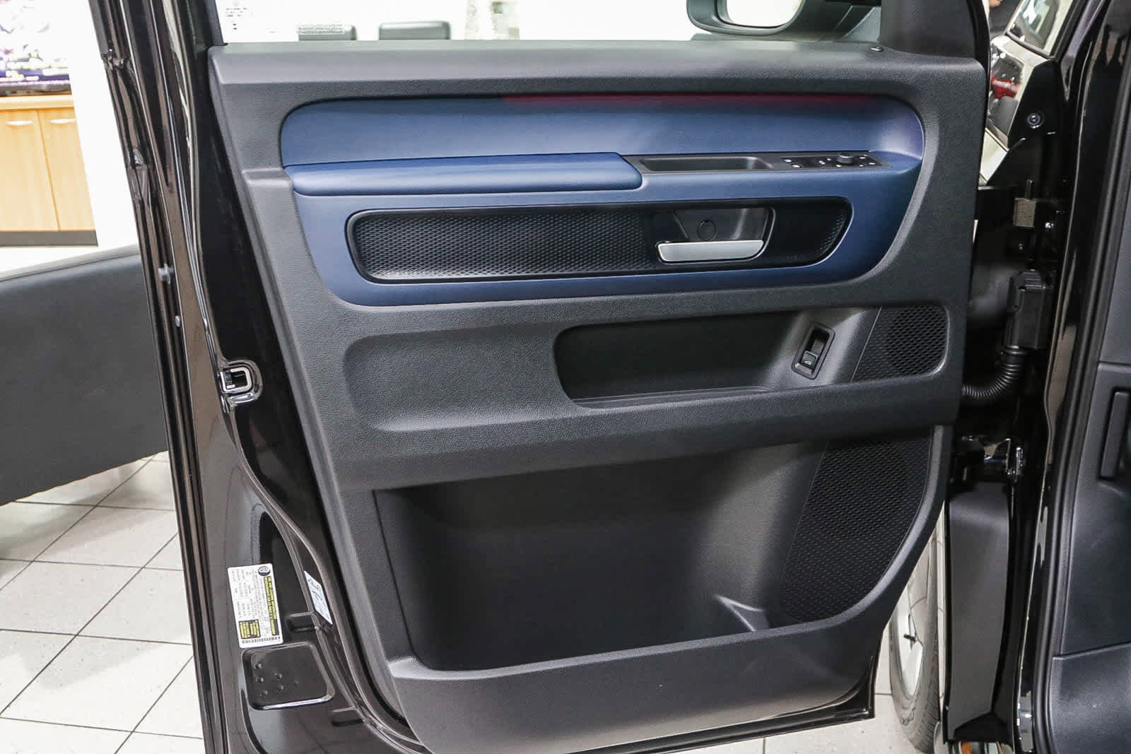 New 2025 Volkswagen ID. Buzz Pro S image 22