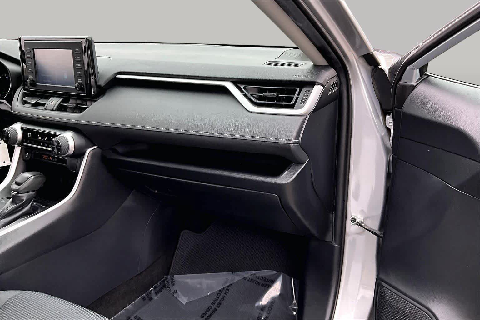 Used 2019 Toyota RAV4 LE w/ Carpet Mat Package AWD/4WD image 18