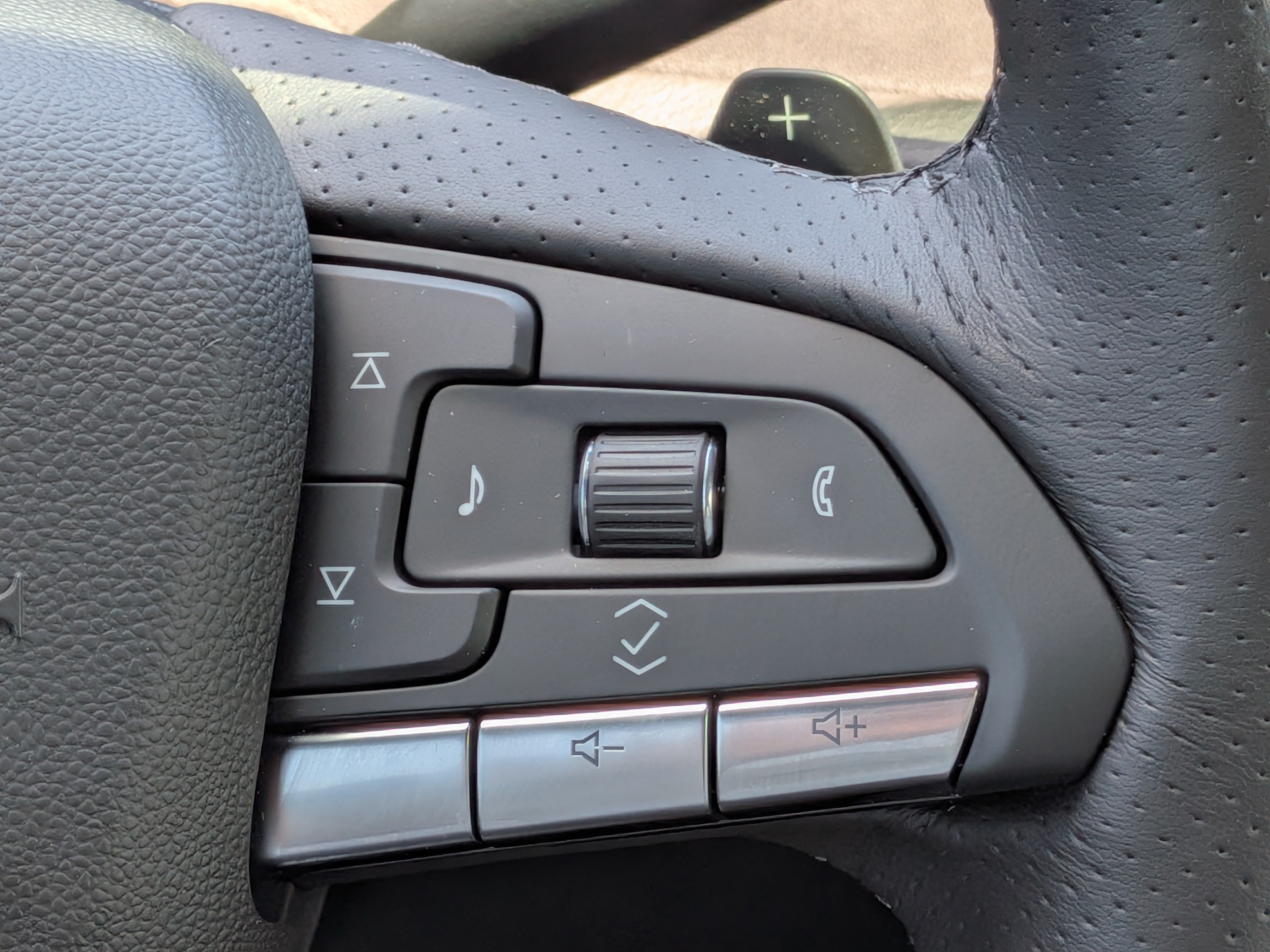 Certified 2024 Cadillac XT4 Sport FWD image 26