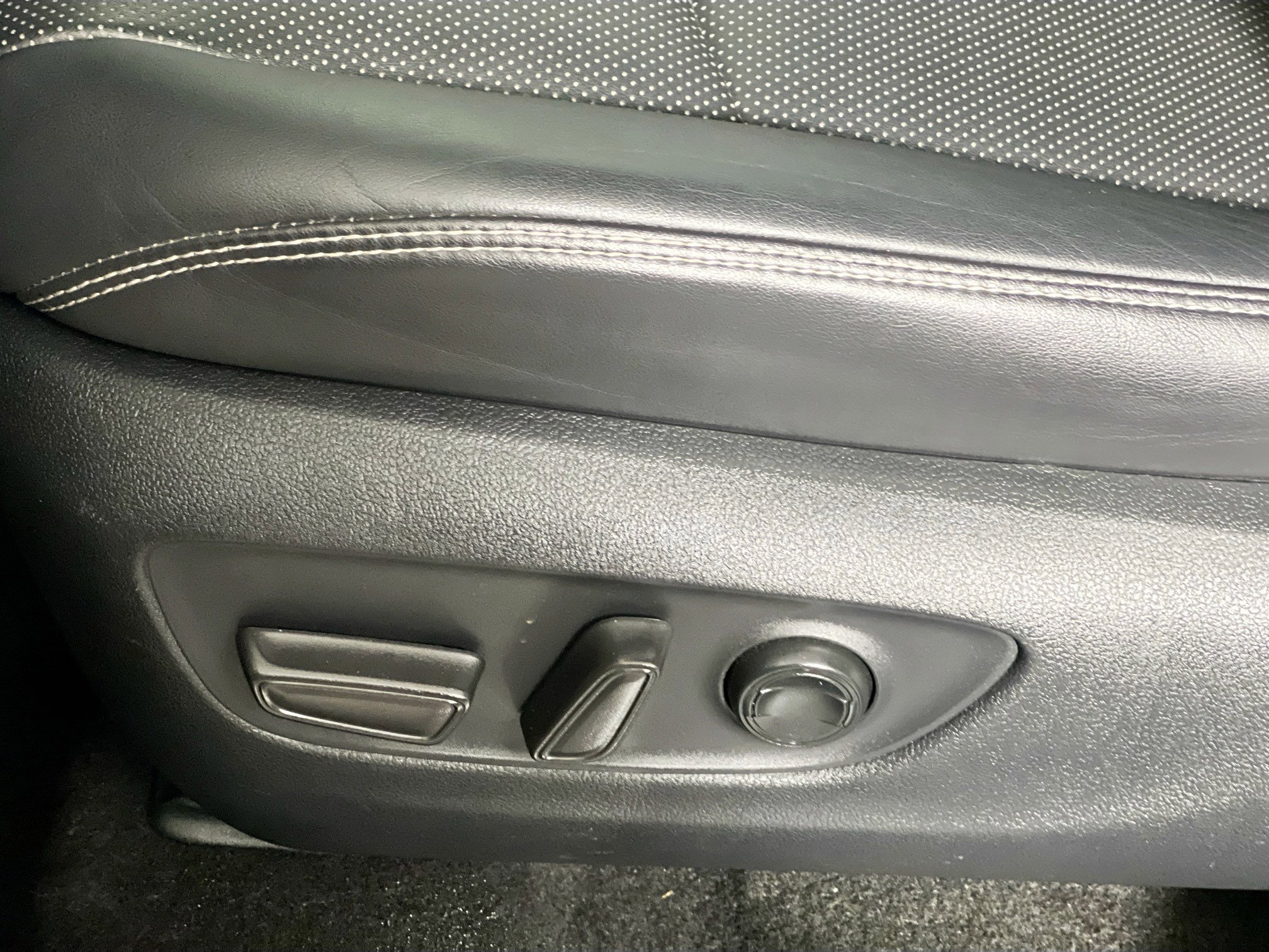 Used 2022 Toyota RAV4 Limited image 15