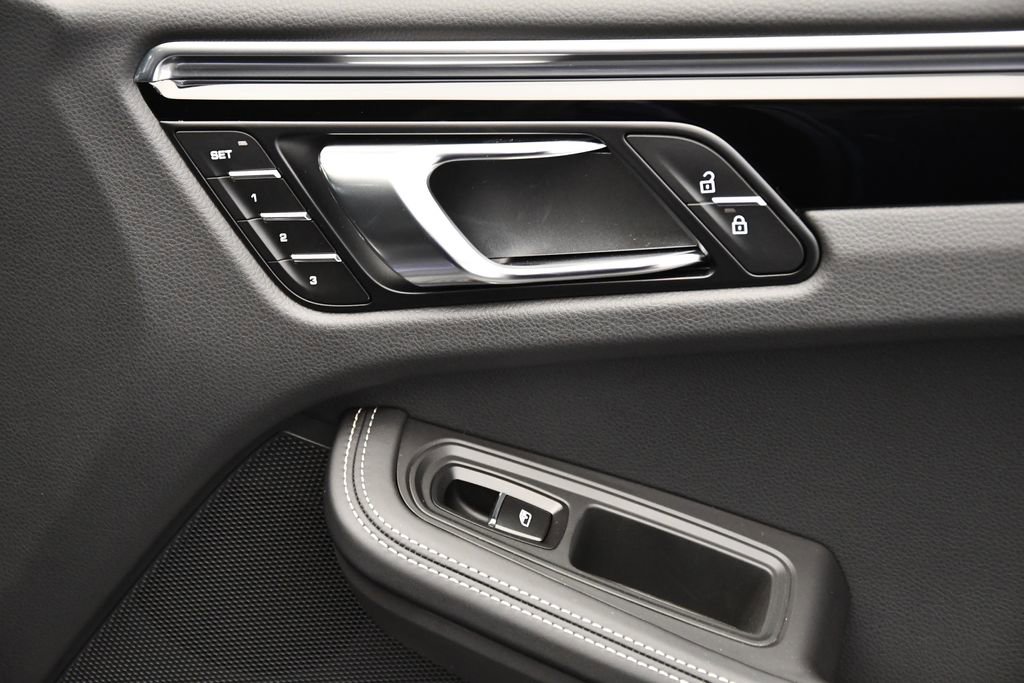 Certified 2025 Porsche Macan image 49