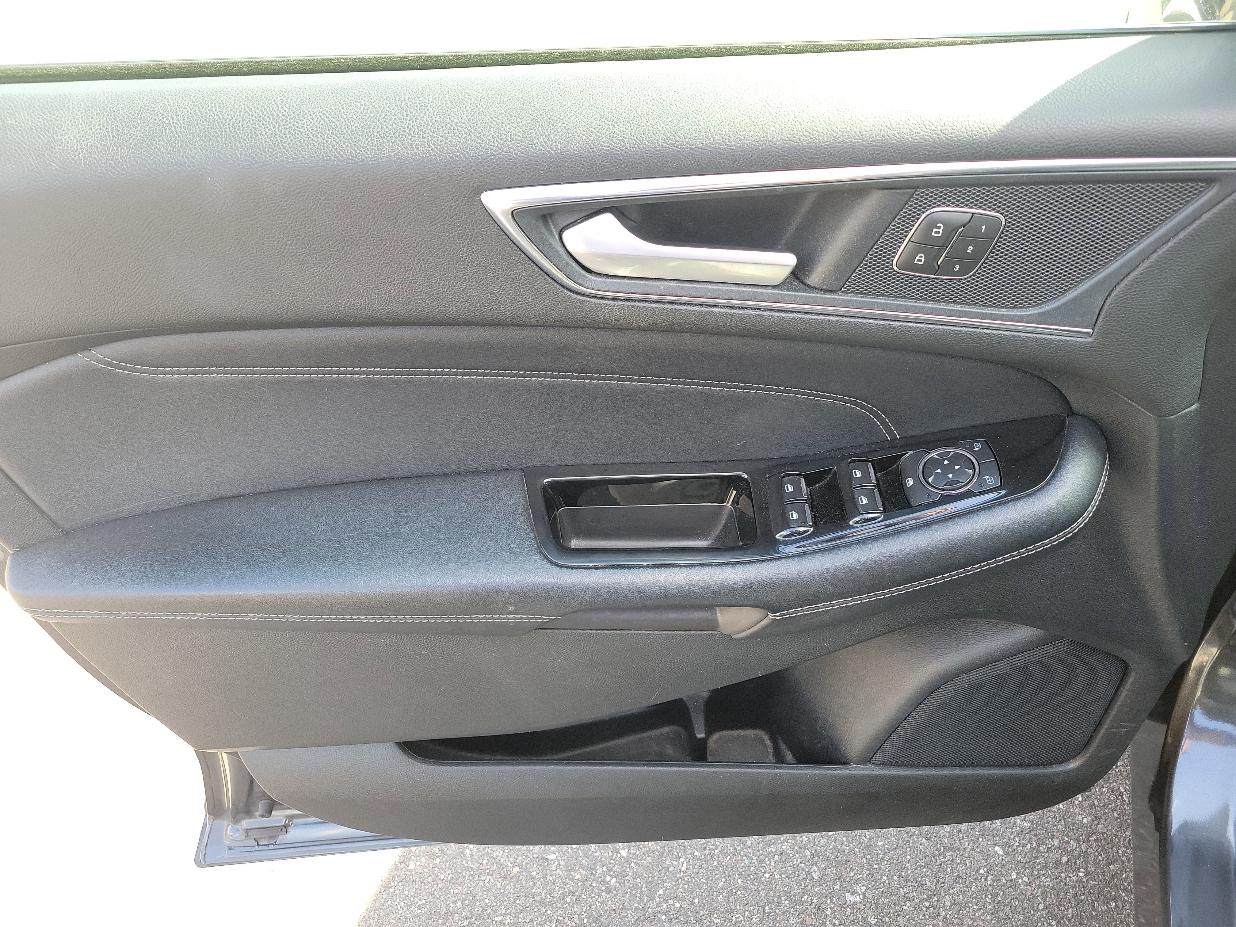 Used 2018 Ford Edge Titanium image 20