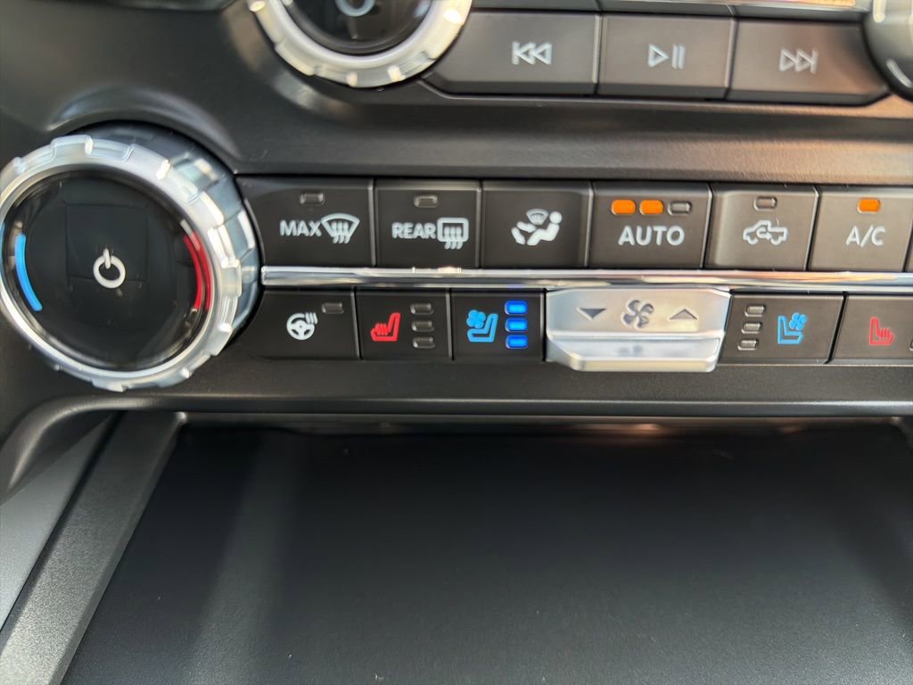 New 2026 Ford F250 Lariat w/ Black Appearance Package image 32