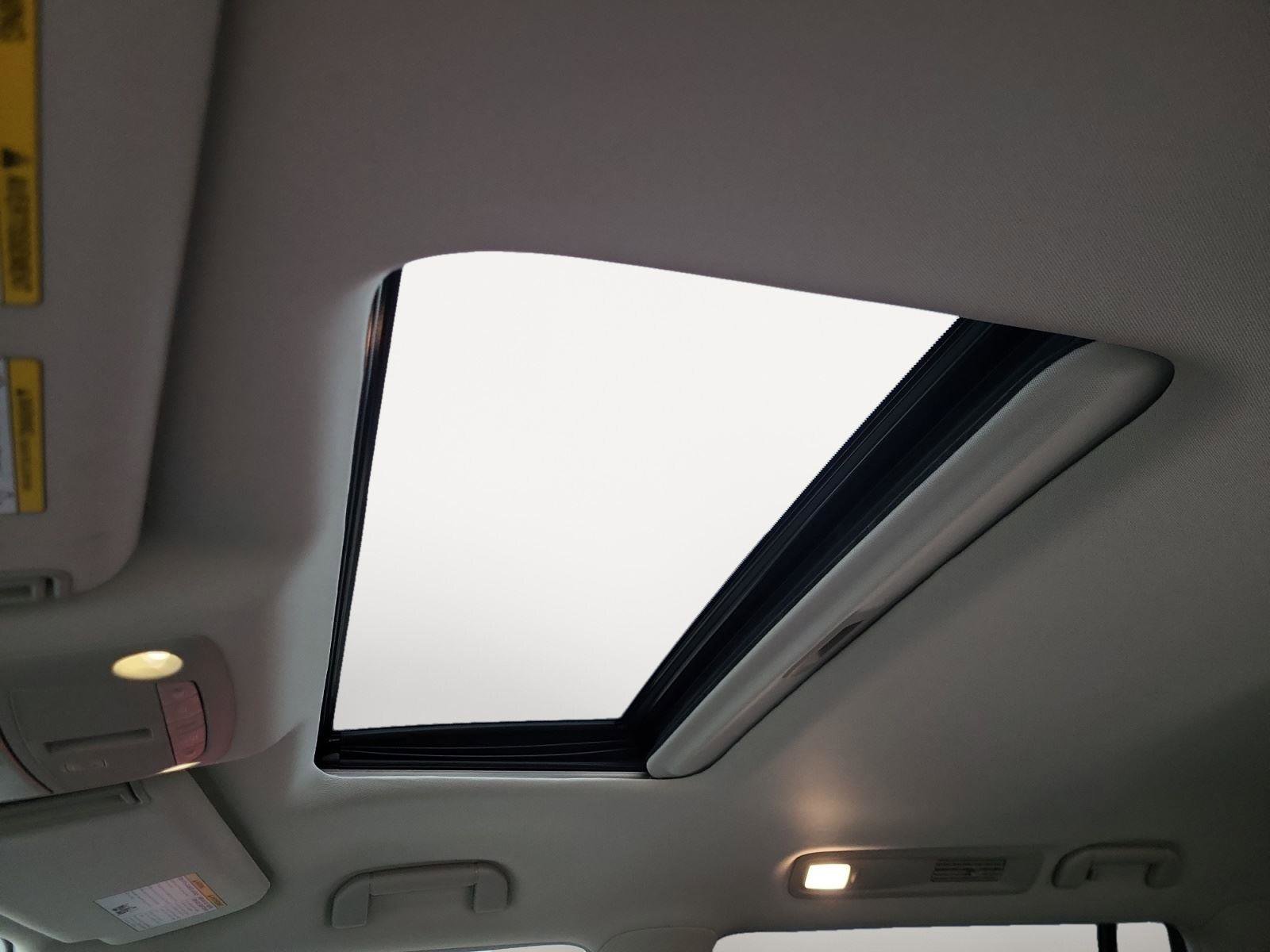 Used 2024 Nissan Armada SL w/ Captain's Chairs Package image 18