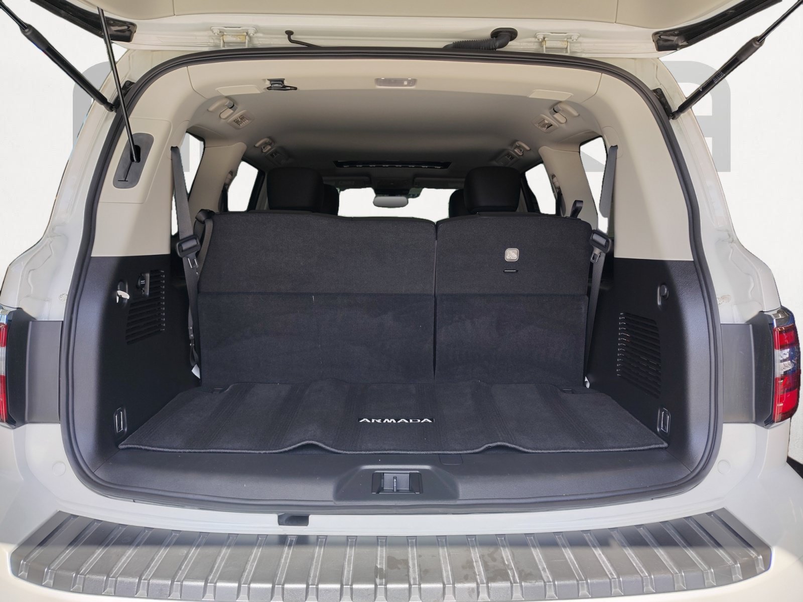 Used 2023 Nissan Armada SL w/ Captain's Chairs Package RWD image 14