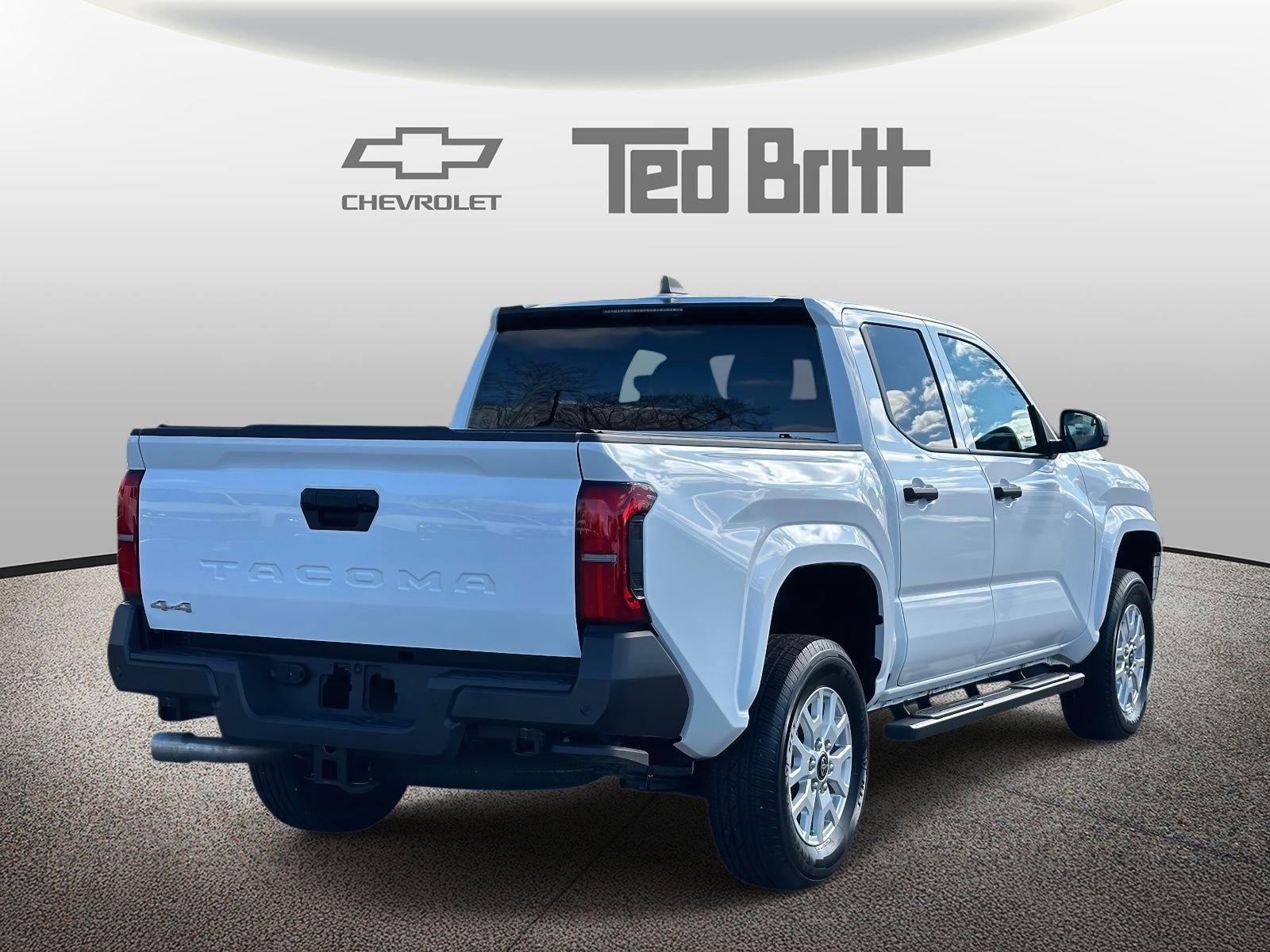 Used 2025 Toyota Tacoma SR w/ SR Upgrade Package AWD/4WD image 4