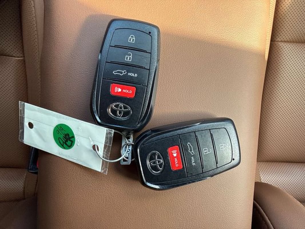 Used 2025 Toyota Crown Signia w/ Advanced Technology Package AWD/4WD image 32