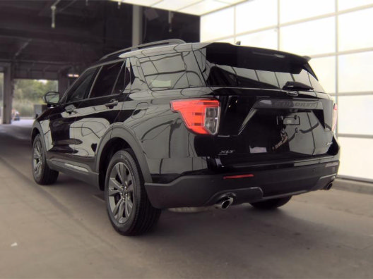 Used 2024 Ford Explorer XLT w/ Equipment Group 202A AWD/4WD image 7