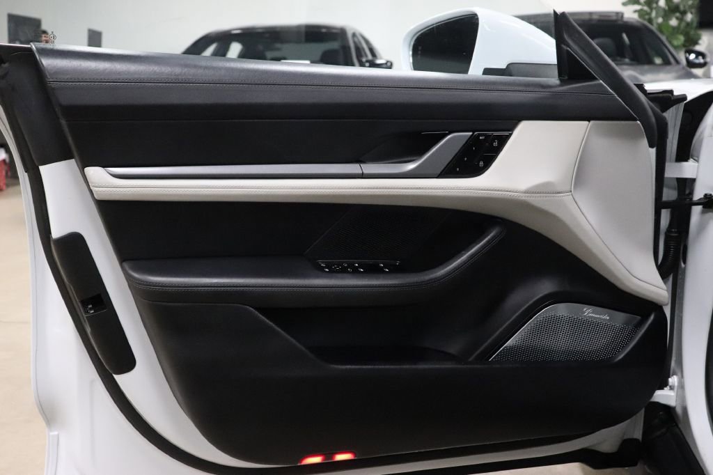 Used 2020 Porsche Taycan 4S image 9