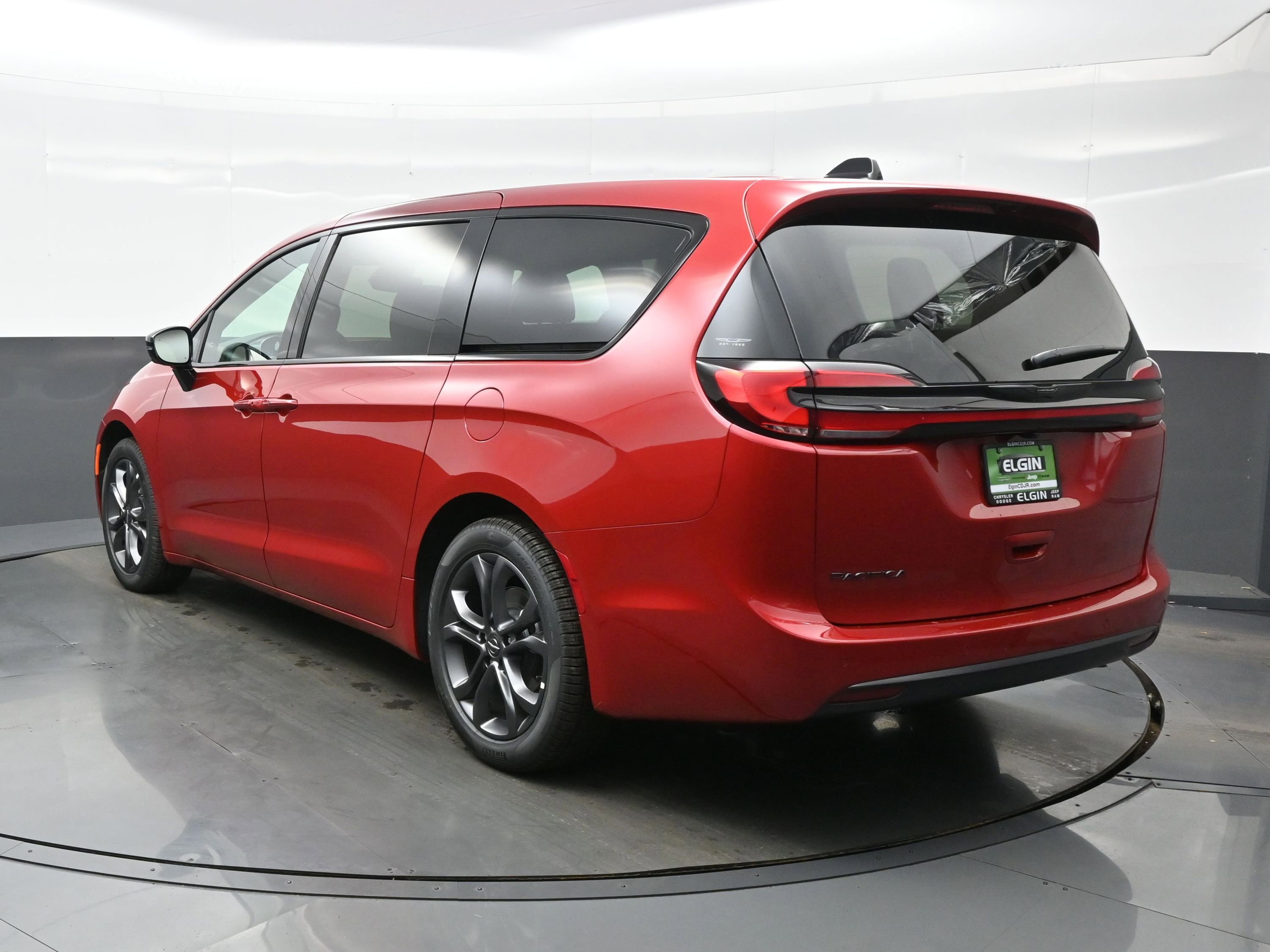 New 2026 Chrysler Pacifica Select image 4