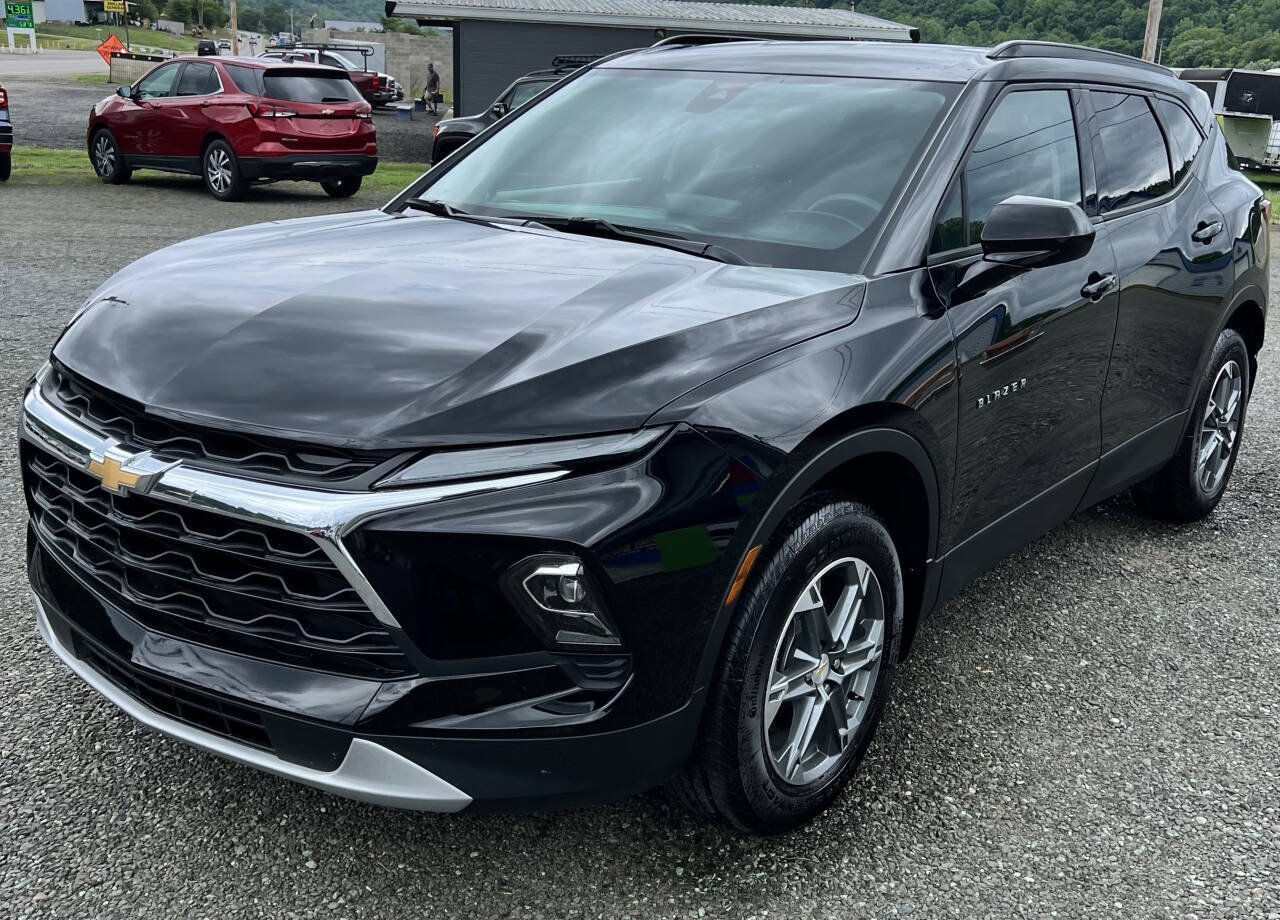 Used 2024 Chevrolet Blazer LT w/ Convenience Package FWD image 2