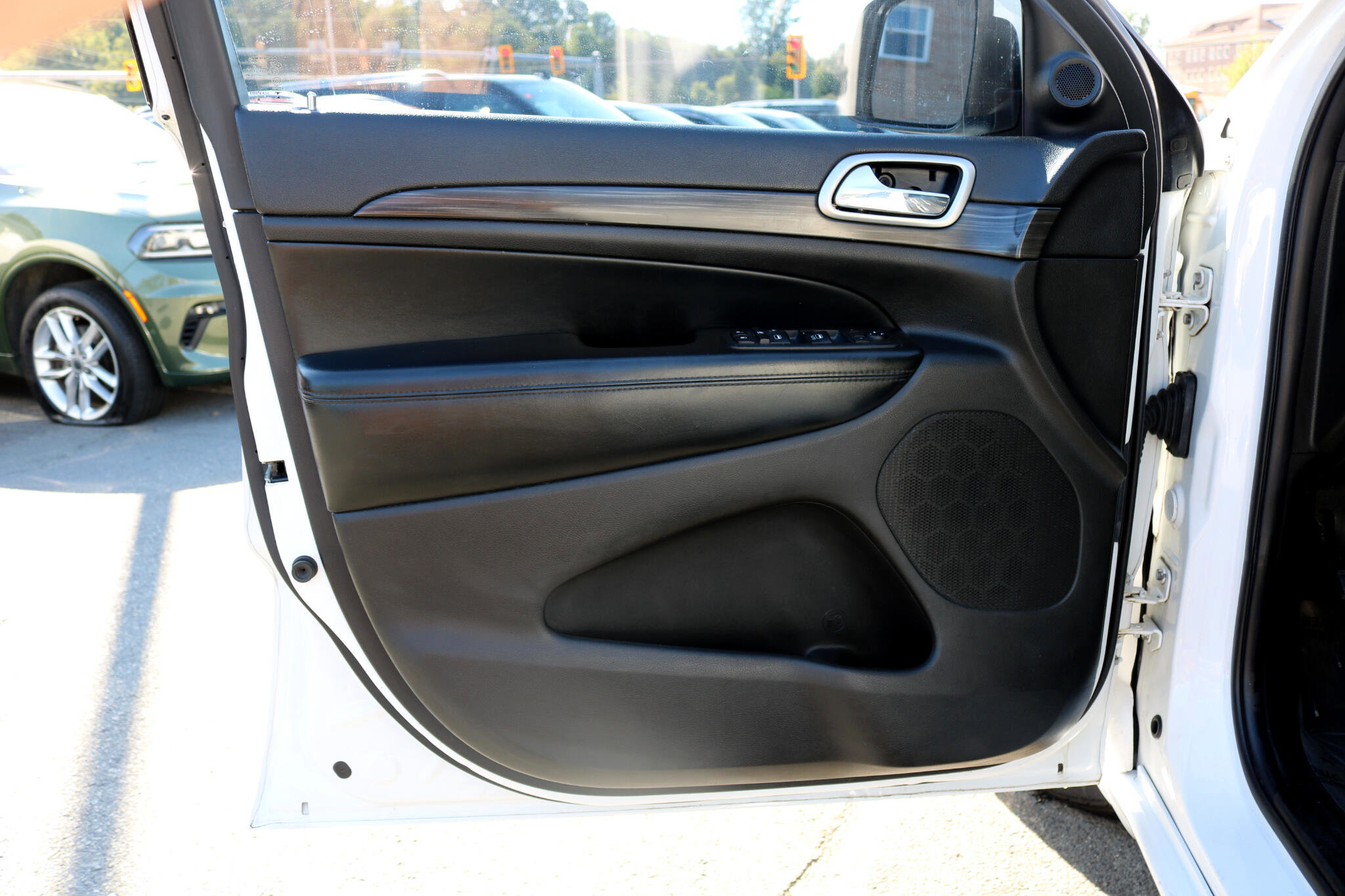 Used 2019 Jeep Grand Cherokee Altitude image 13