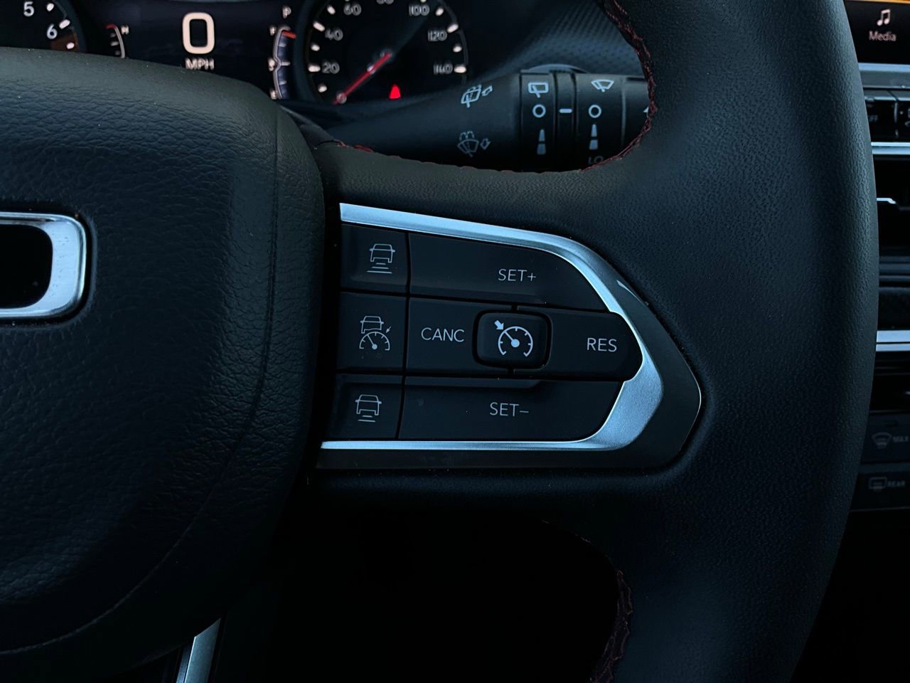 Used 2025 Jeep Compass Trailhawk image 36