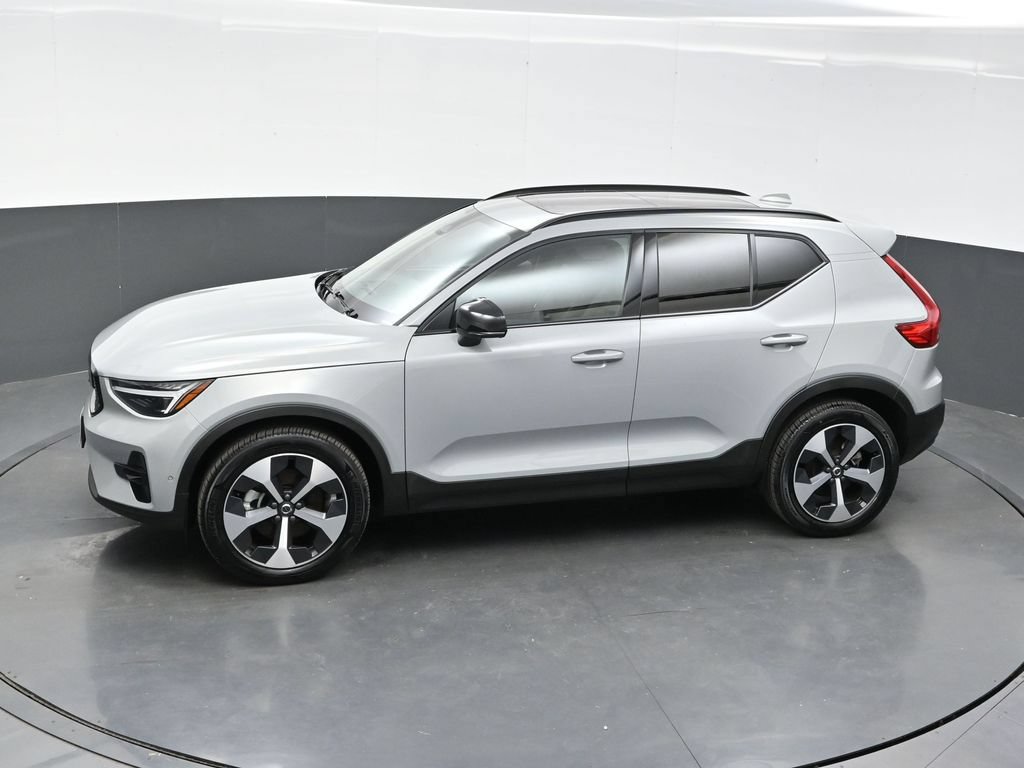 Used 2026 Volvo XC40 B5 Plus AWD/4WD image 32
