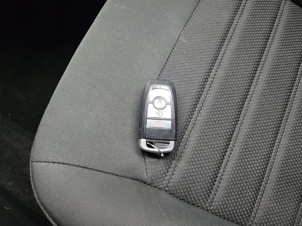 Used 2020 Ford Fusion SE image 32