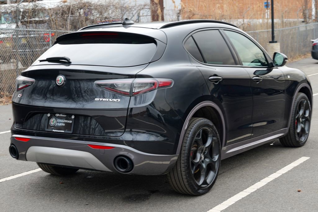 Used 2024 Alfa Romeo Stelvio Ti w/ Performance Driving Package image 7