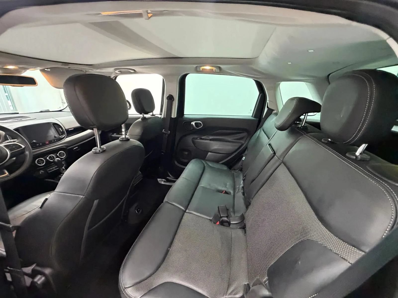 Used 2018 FIAT 500L Lounge FWD image 16