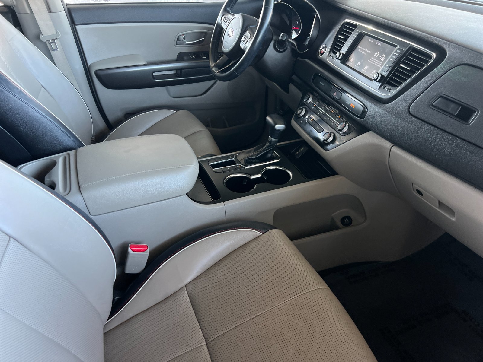 Used 2019 Kia Sedona EX FWD image 16
