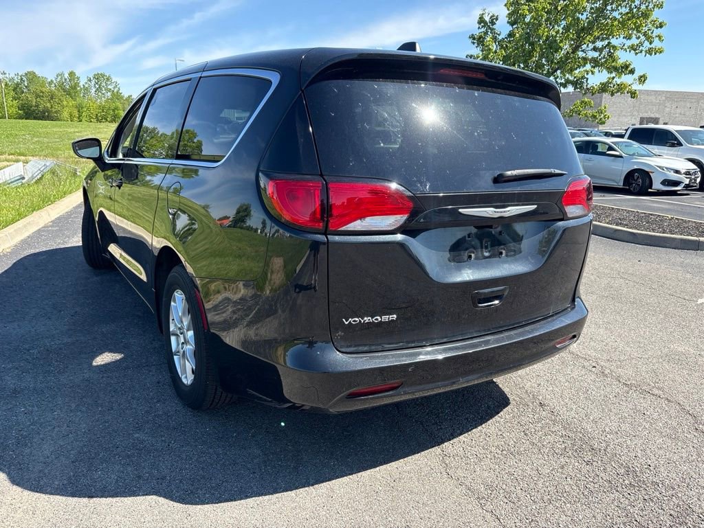 Used 2022 Chrysler Voyager LX FWD image 6