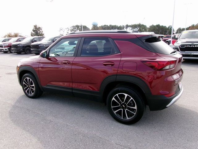 Used 2024 Chevrolet TrailBlazer LT image 3