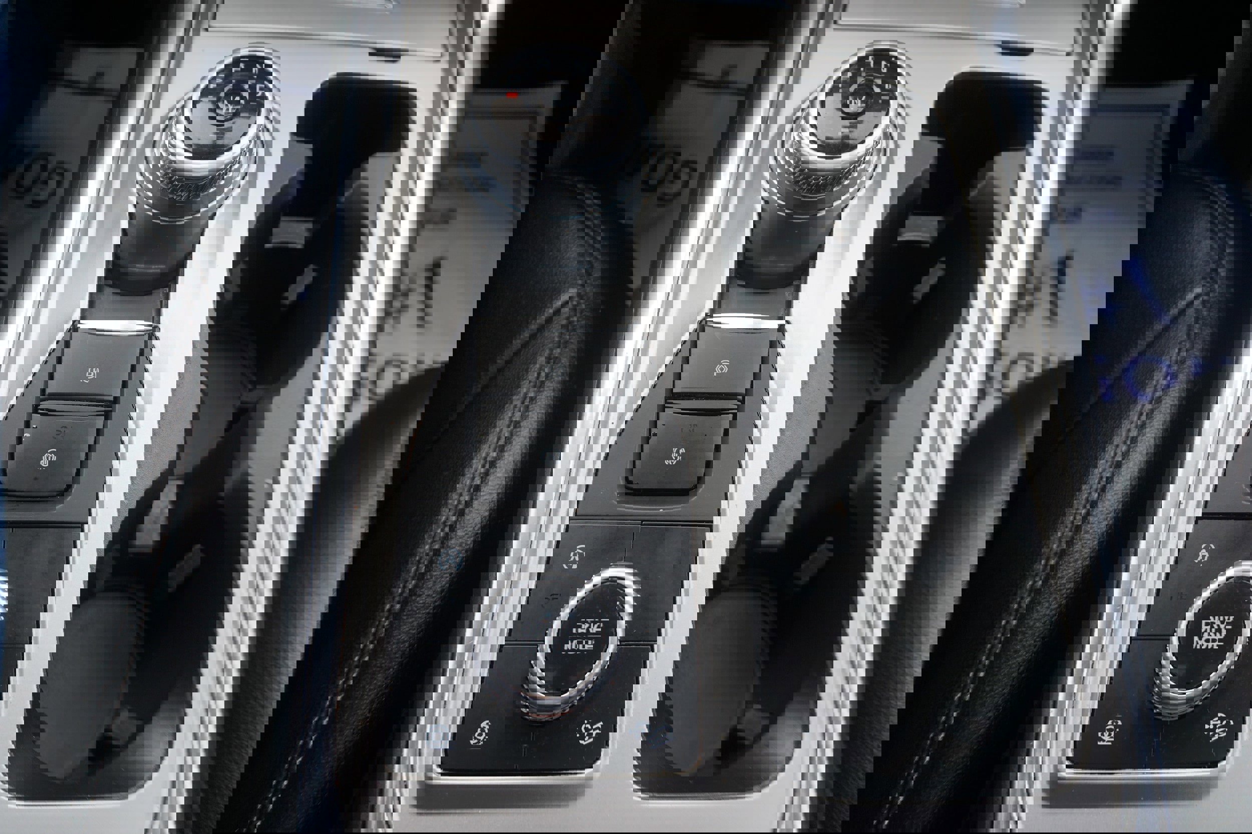 Used 2020 Ford Explorer XLT w/ Equipment Group 202A image 20