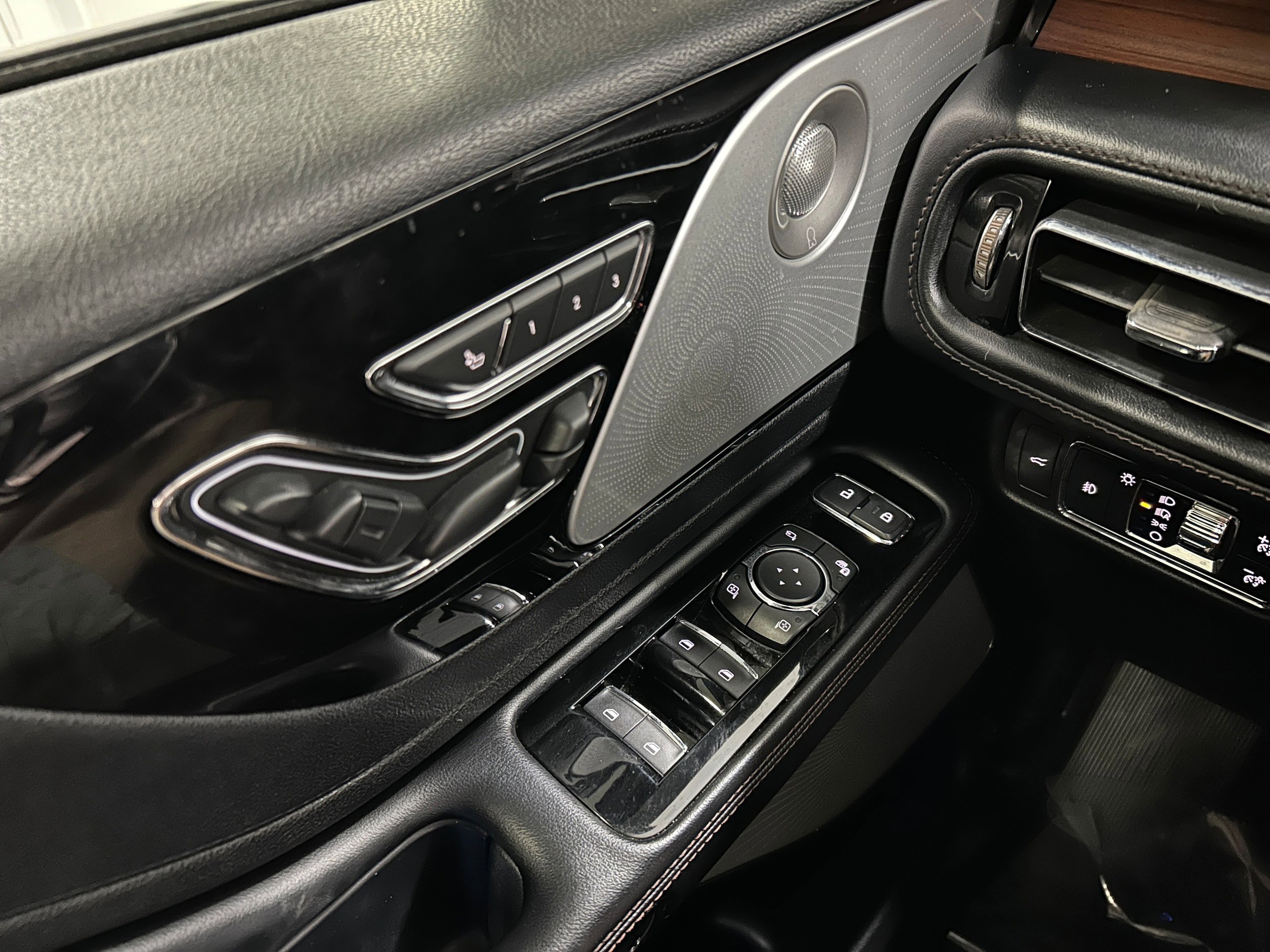 Used 2020 Lincoln Aviator Reserve w/ Equipment Group 201A AWD/4WD image 22