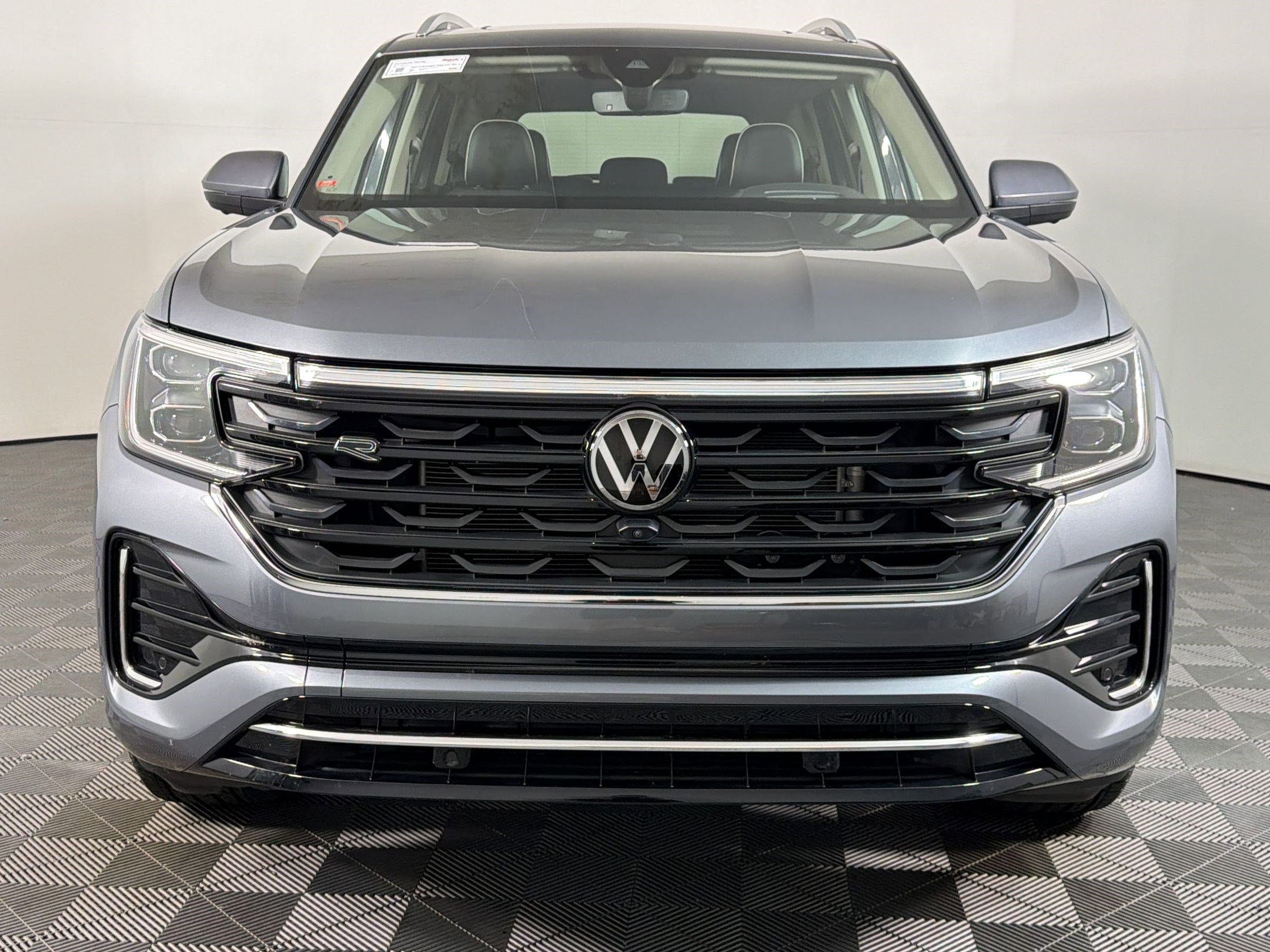Used 2024 Volkswagen Atlas SEL Premium R-Line AWD/4WD image 4