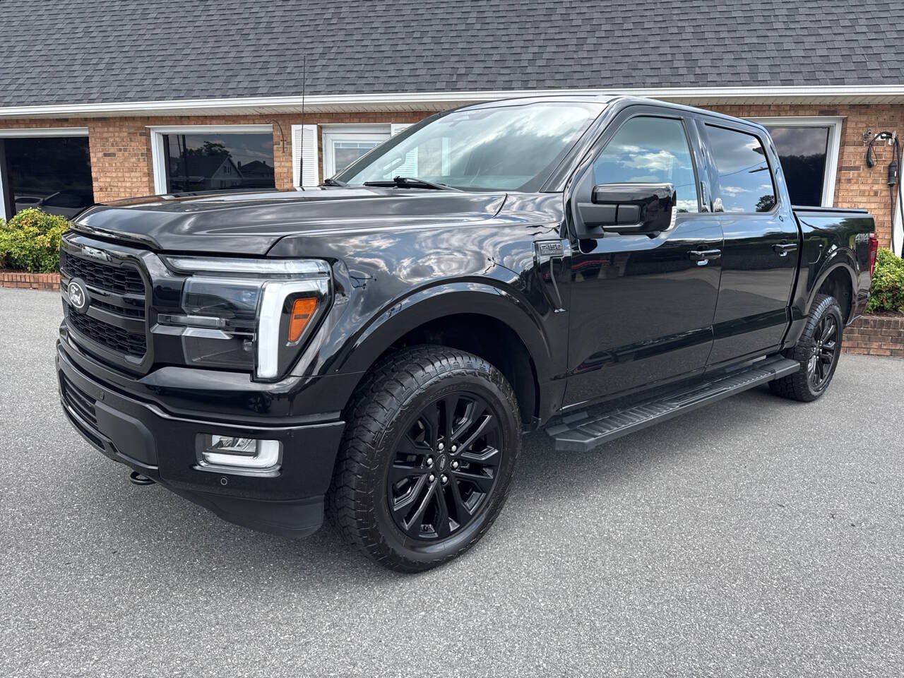 Used 2024 Ford F150 Lariat w/ Equipment Group 502A High AWD/4WD image 5