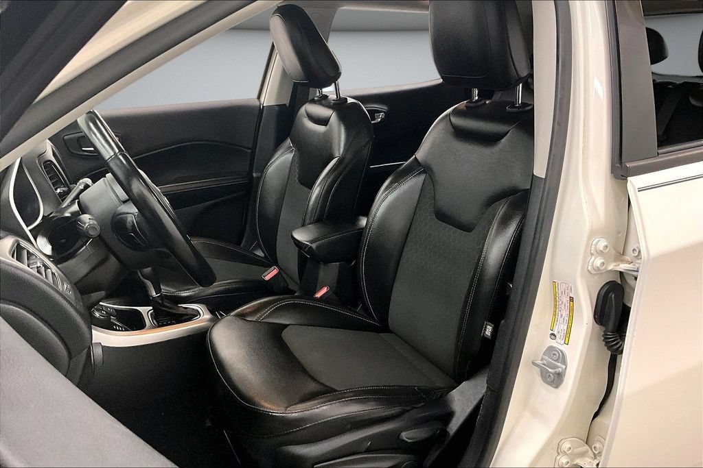 Used 2018 Jeep Compass Latitude w/ Safe & Security Group AWD/4WD image 21