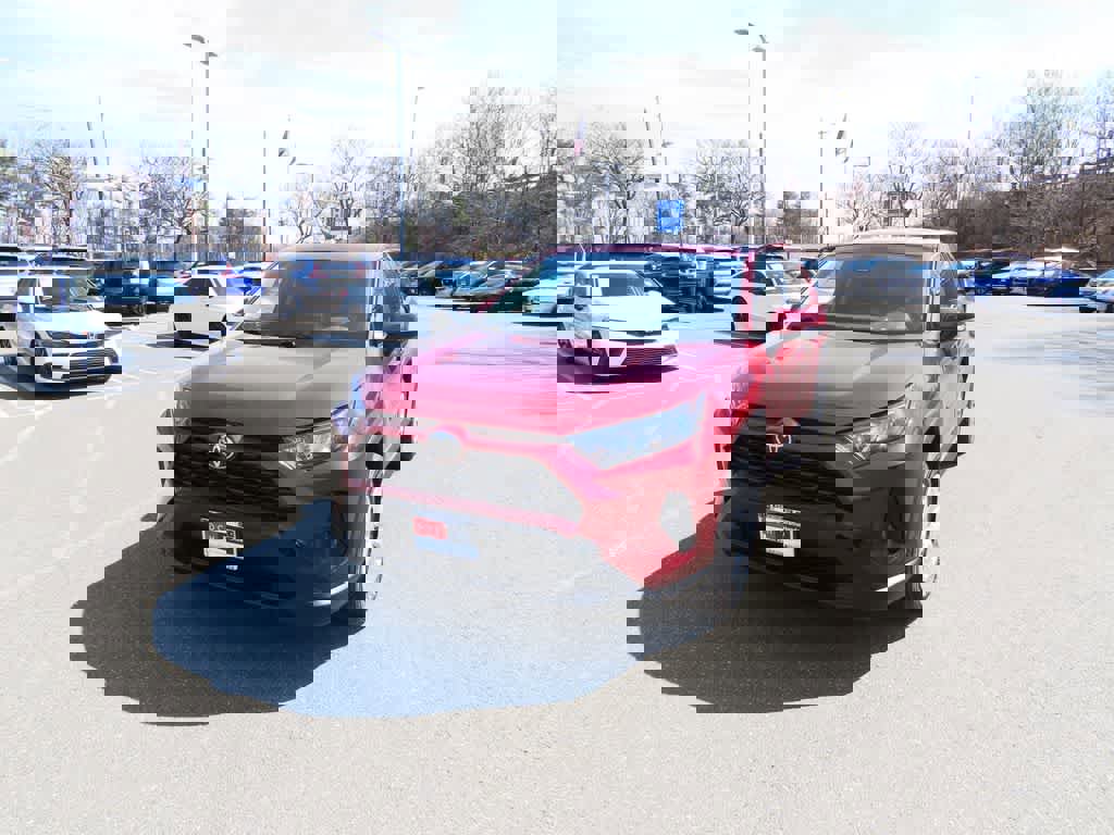 Used 2022 Toyota RAV4 LE image 1