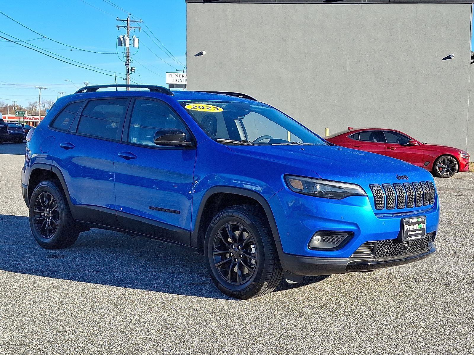Used 2023 Jeep Cherokee Altitude Lux image 3