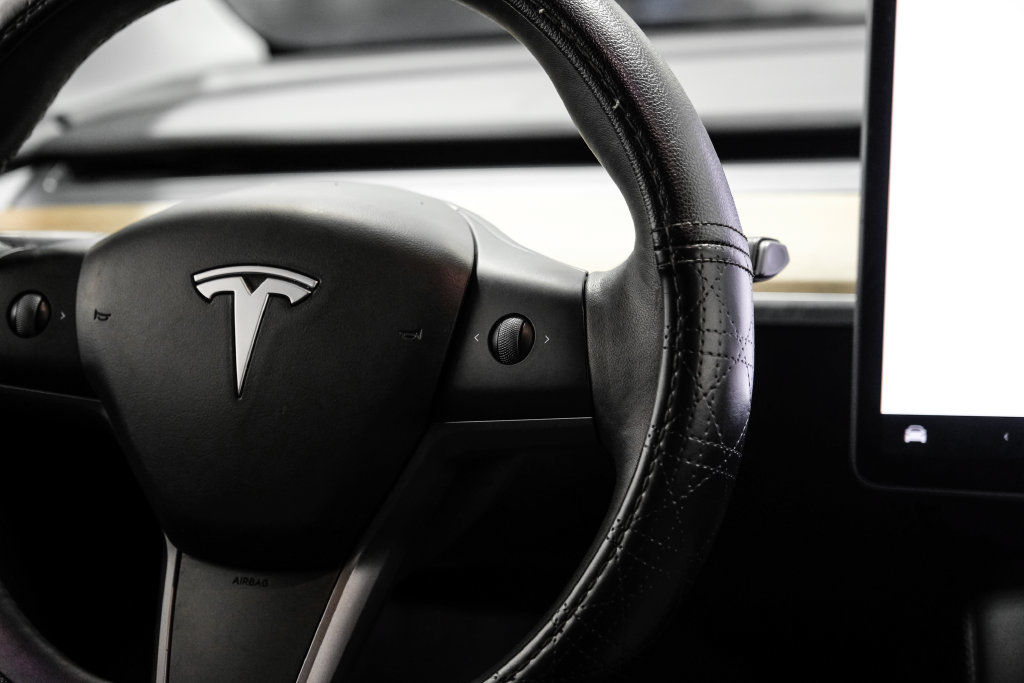 Used 2023 Tesla Model Y Long Range AWD/4WD image 21