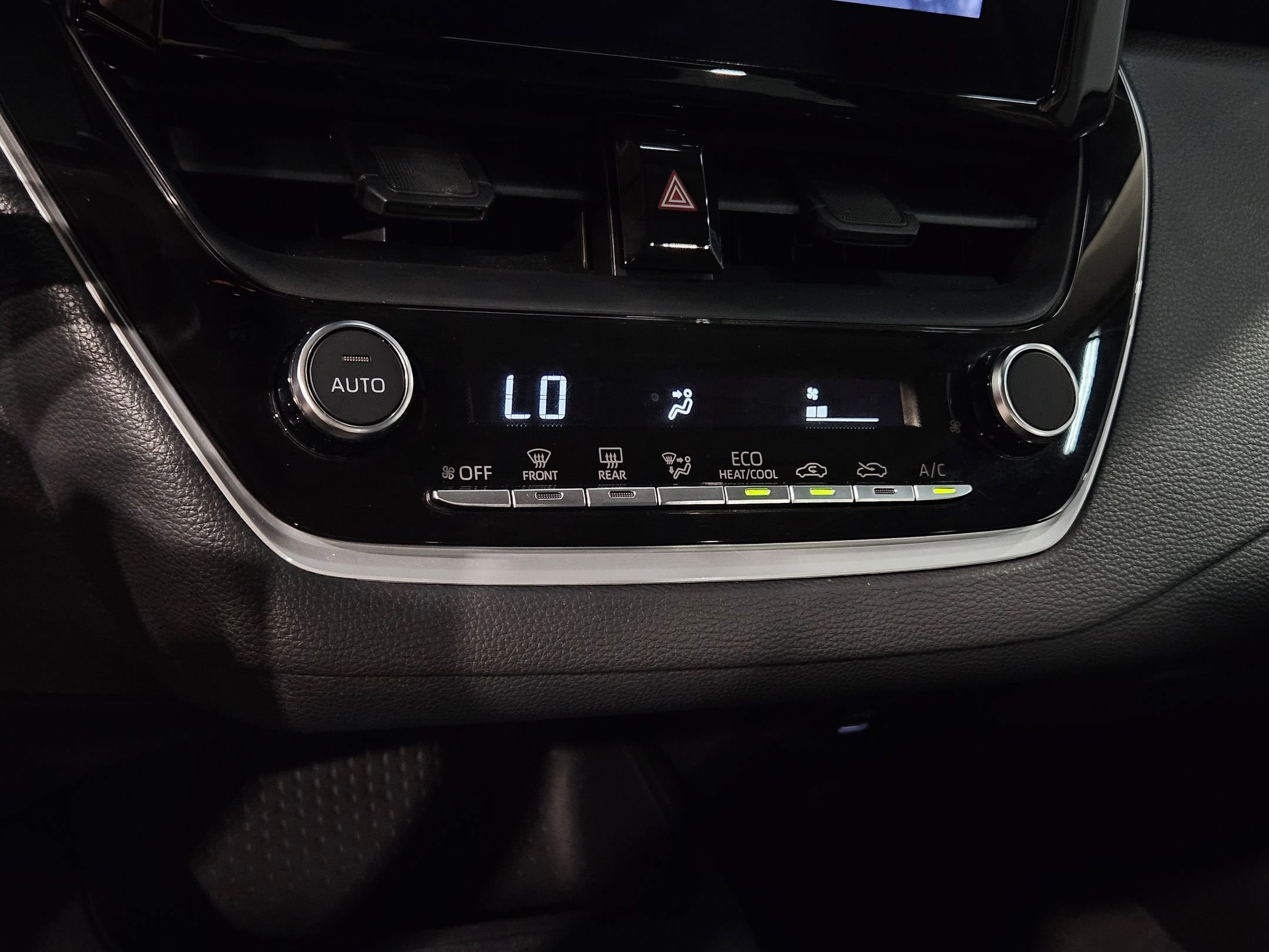 Used 2025 Toyota Corolla LE image 29