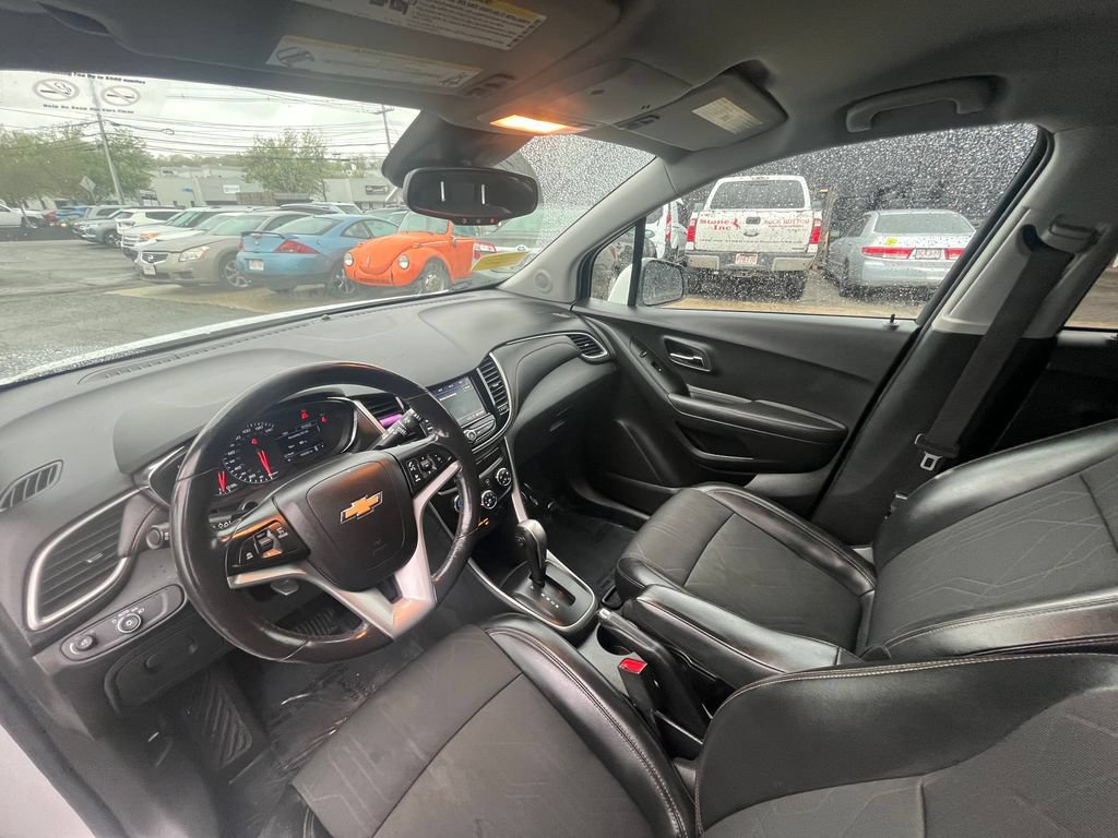 Used 2020 Chevrolet Trax LT w/ LT Convenience Package FWD image 25