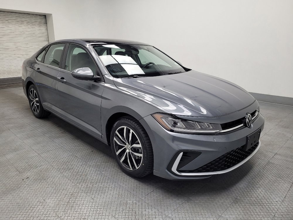 Used 2025 Volkswagen Jetta SE FWD image 11