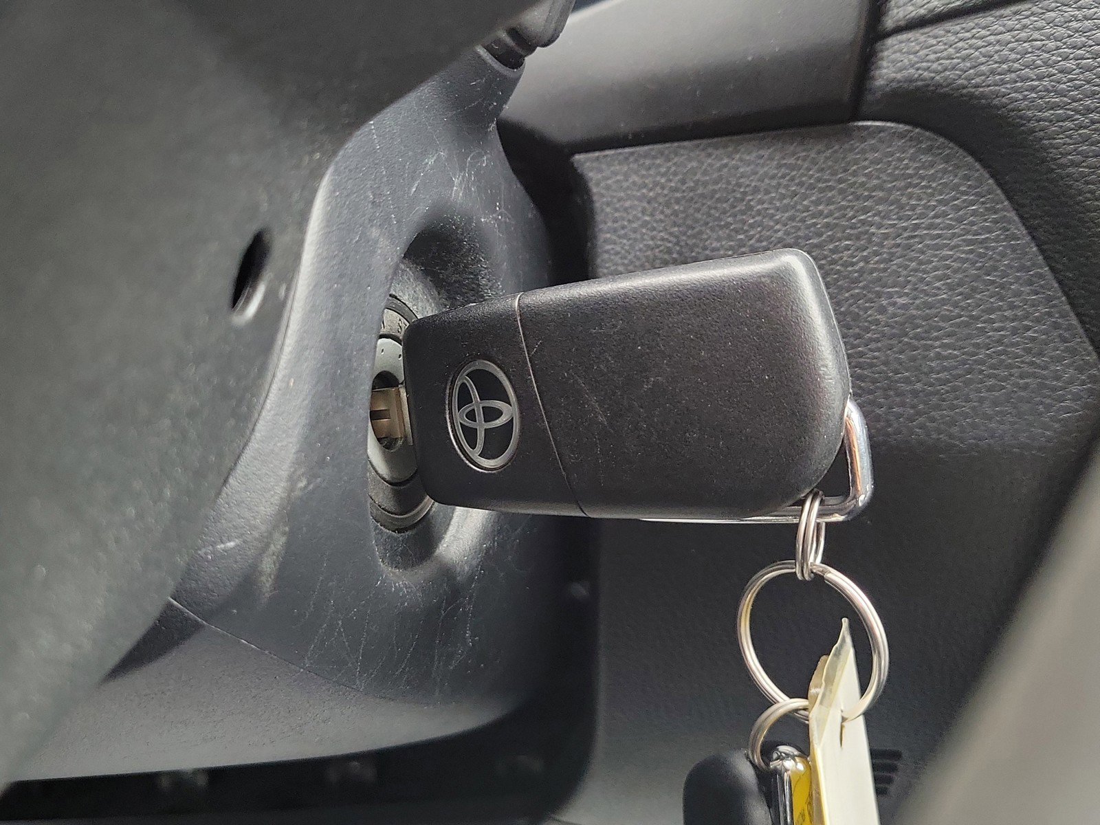 Used 2024 Toyota RAV4 LE AWD/4WD image 26