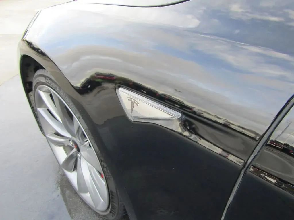 Used 2015 Tesla Model S 85D image 31