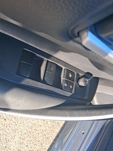 Used 2022 Toyota Corolla XSE FWD image 12
